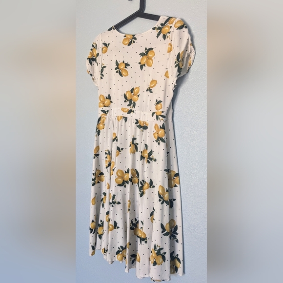 Torrid lemon and polka dot sweetheart flutter cap sleeve challis summer dress - Picture 3 of 6